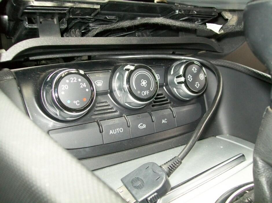 Audi TT 8J, Autoradio einbauen, Kenwood DMX7520DABS